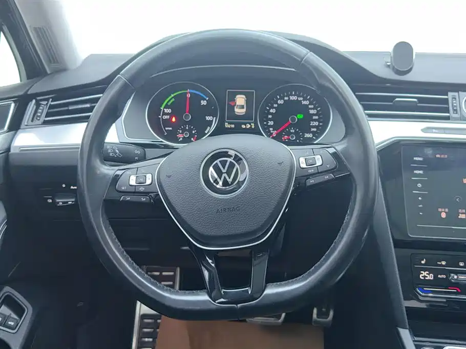Volkswagen Magotan GTE PHEV 2021 — фото 15