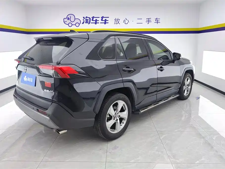 Toyota RAV4 2022 — фото 3