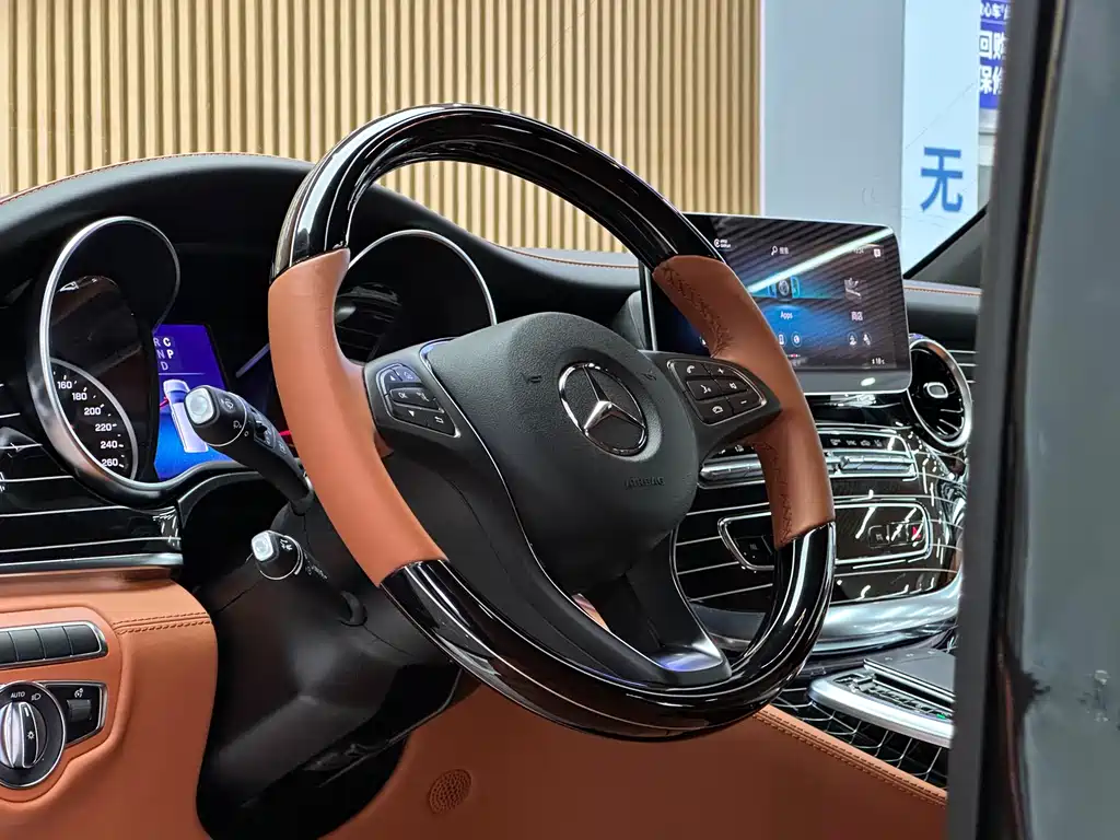 Mercedes-Benz V-Class 2023 — фото 8