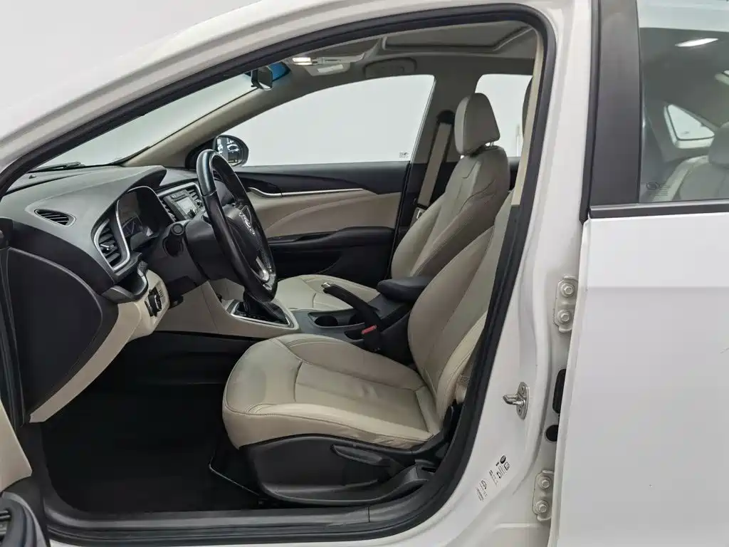 Buick Excelle 2017 — фото 10