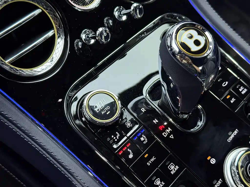 Bentley Continental 2020 — фото 18