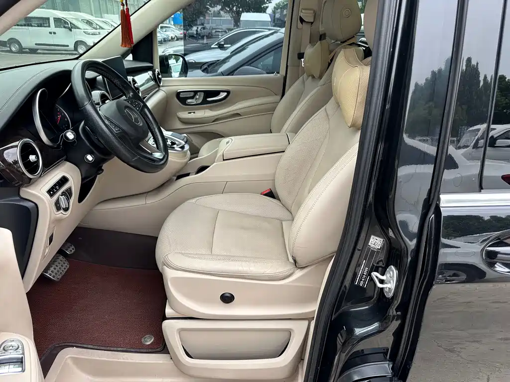 Mercedes-Benz V-Class 2016 — фото 17