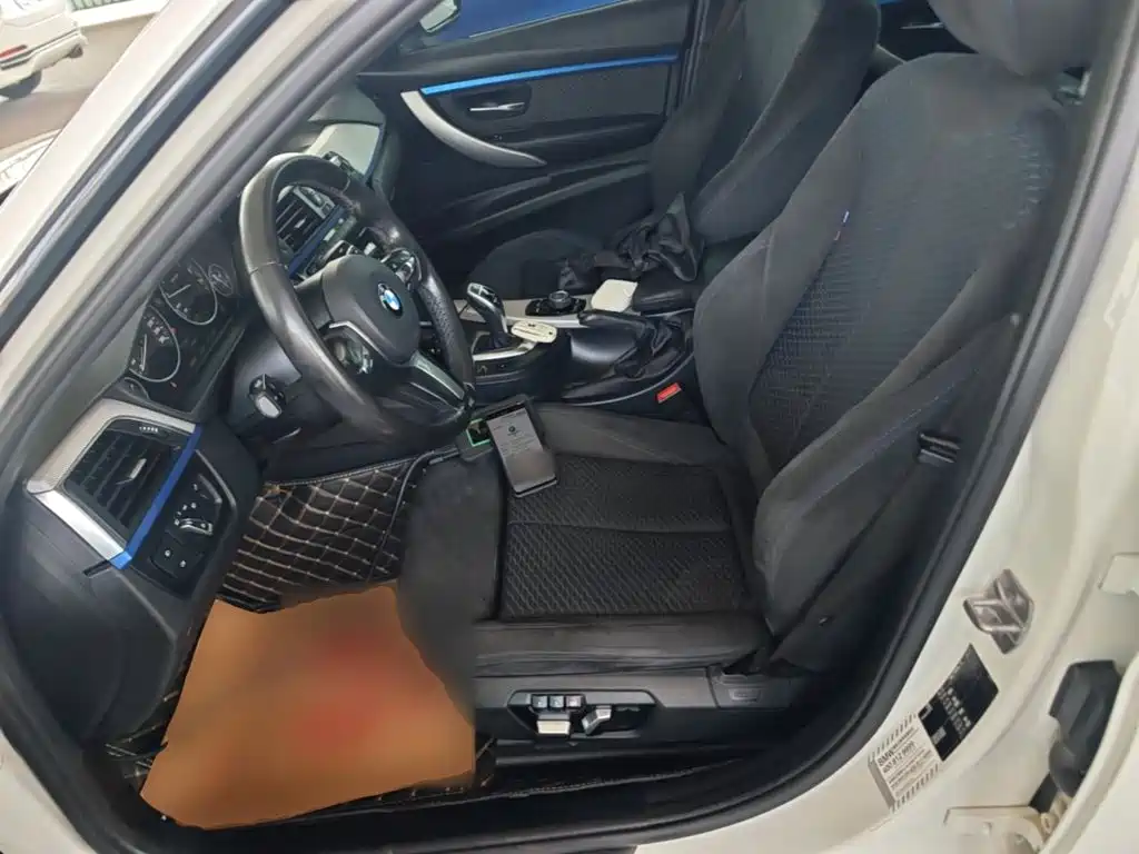 BMW 3 Series 2018 — фото 15