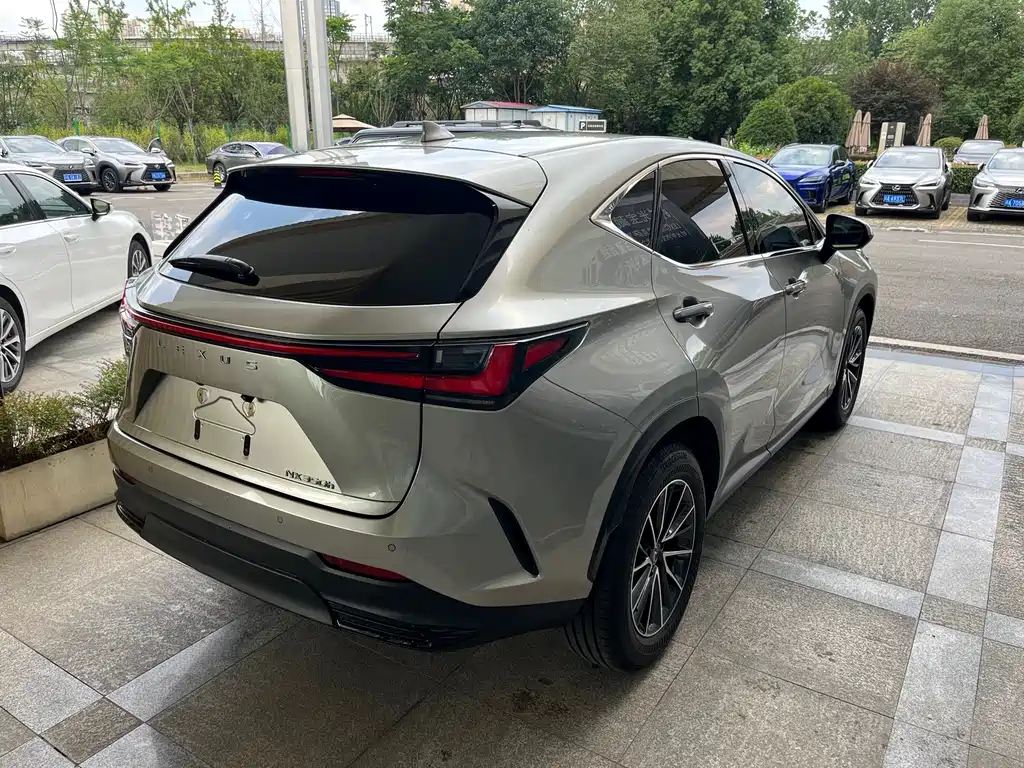 Lexus NX 2023