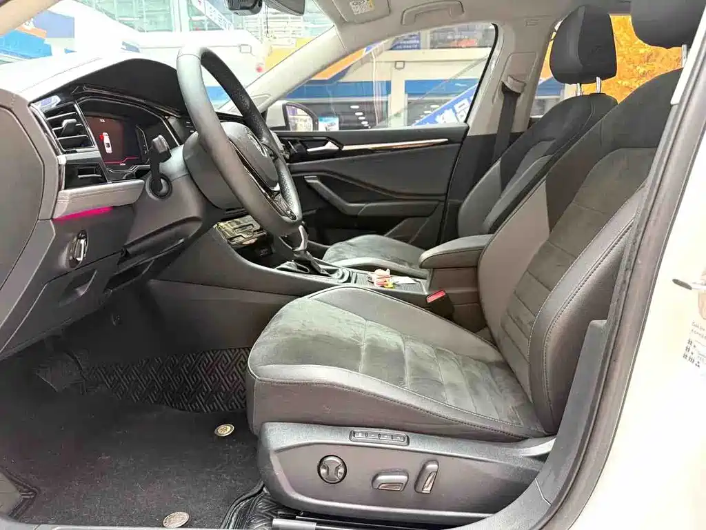 Volkswagen Sagitar 2021