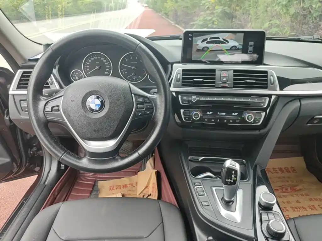 BMW 3 Series 2017 — фото 10
