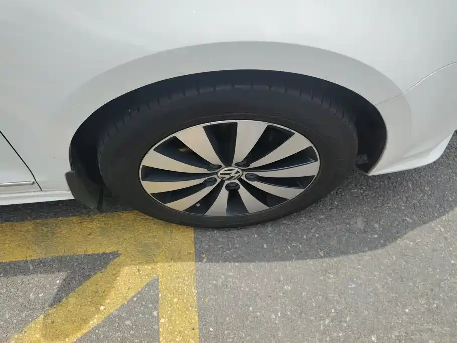 Volkswagen Sagitar 2015