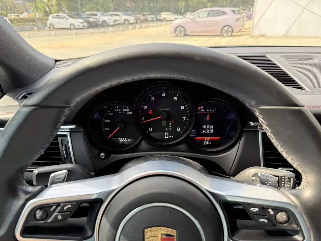 Porsche Macan 2016 — фото 11
