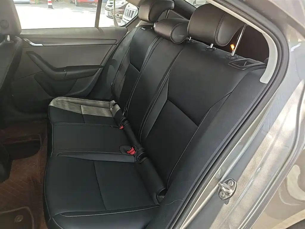 Skoda Octavia 2022 — фото 17