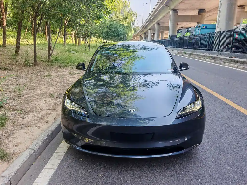 Tesla Model 3 2025 — фото 2