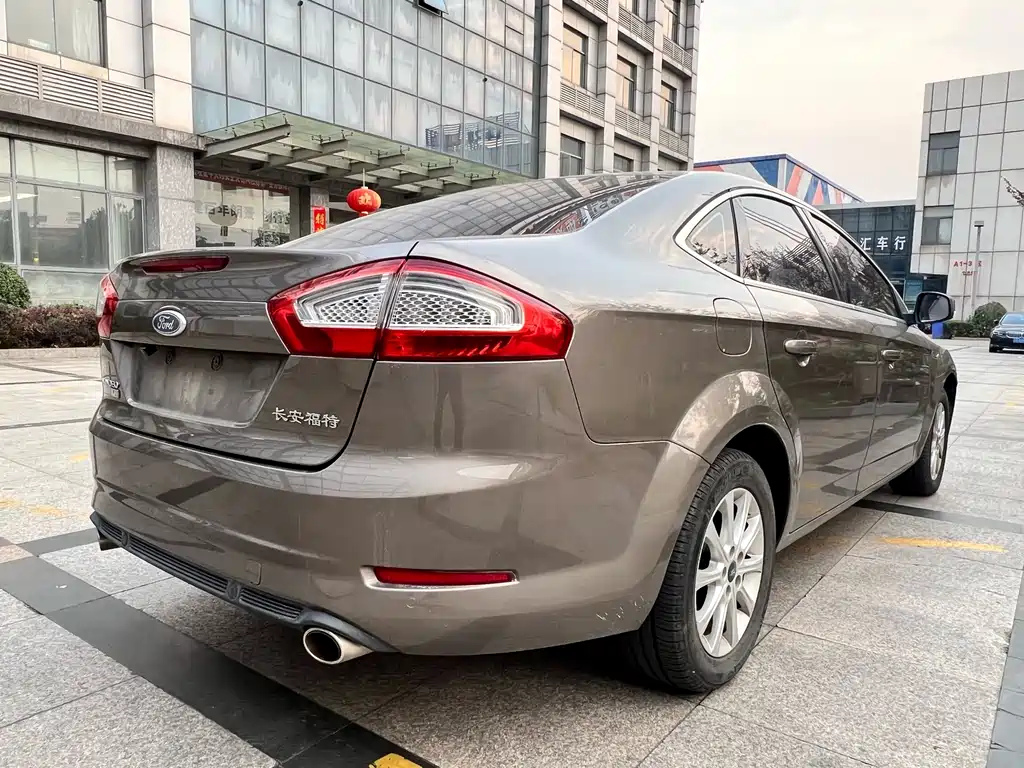 Ford Mondeo 2016 — фото 12