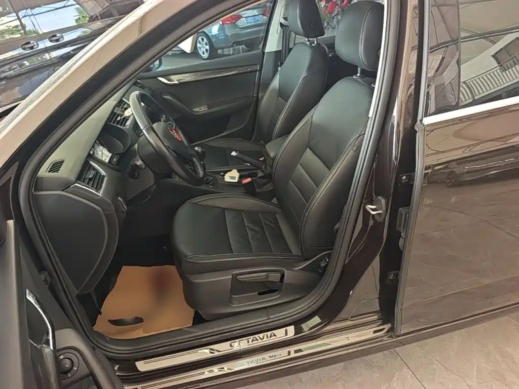 Skoda Octavia 2015 — фото 15