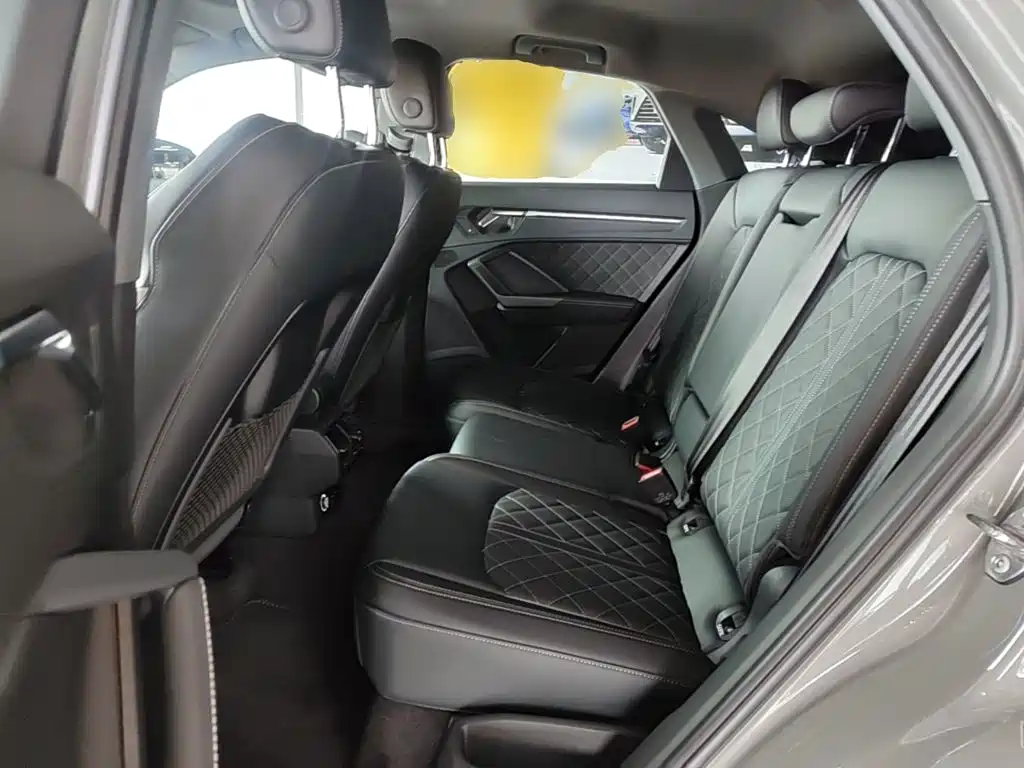 Audi Q3 Sportback 2025 — фото 17