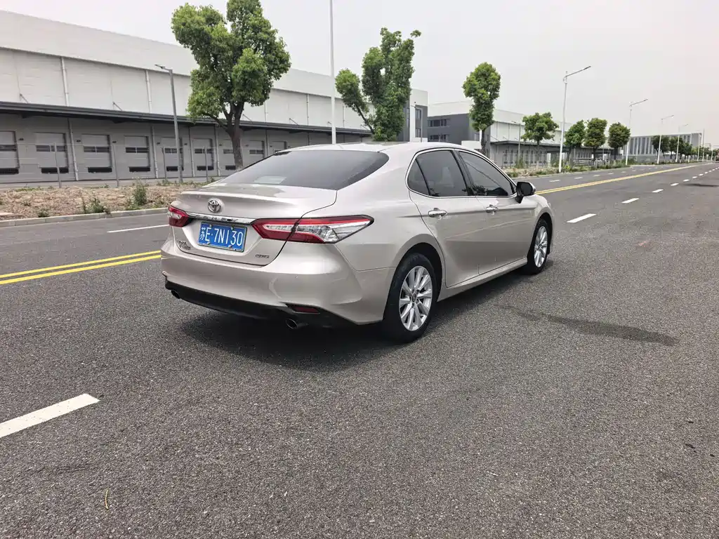 Toyota Camry 2018 — фото 12