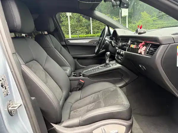 Porsche Macan 2021