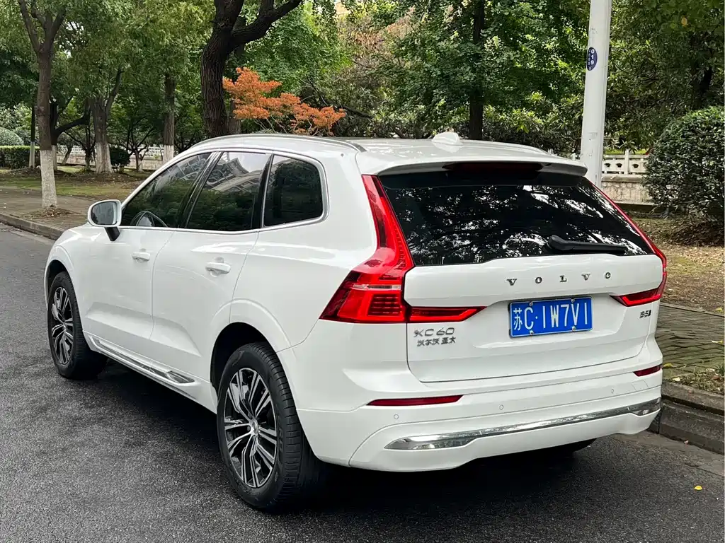 Volvo XC60 2022 — фото 11