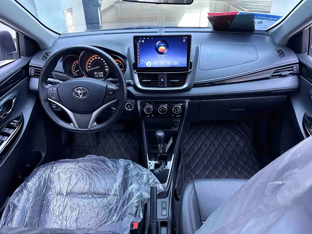 Toyota Yaris L 2022 — фото 17