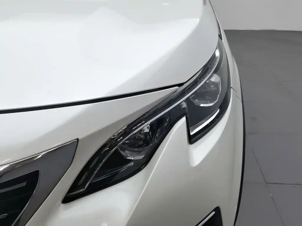 Peugeot 5008 2017 — фото 7