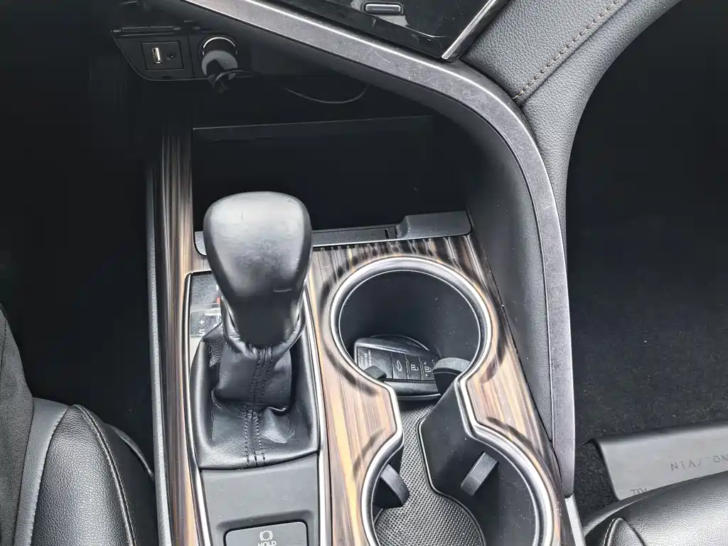 Toyota Camry 2018 — фото 9