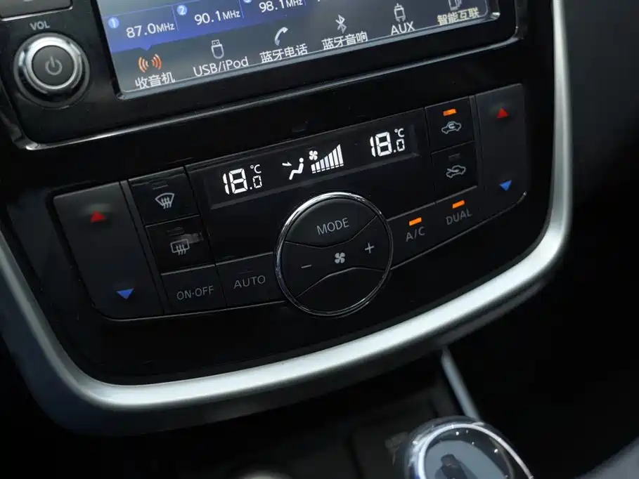 Nissan Tiida 2017 — фото 18