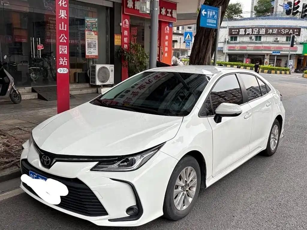 Toyota Corolla 2022 — фото 1