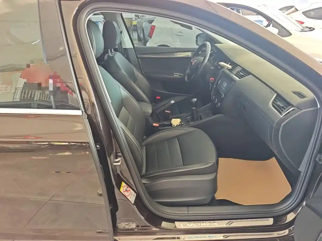 Skoda Octavia 2015 — фото 25