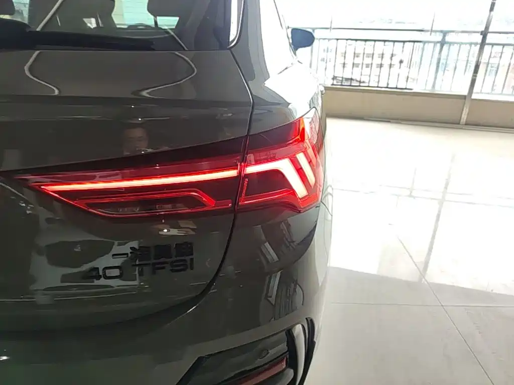 Audi Q3 Sportback 2025 — фото 8