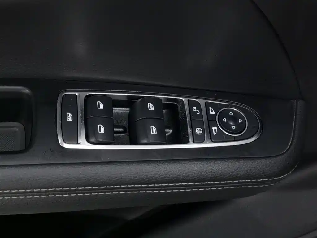 BYD MAX New Energy 2019 — фото 9