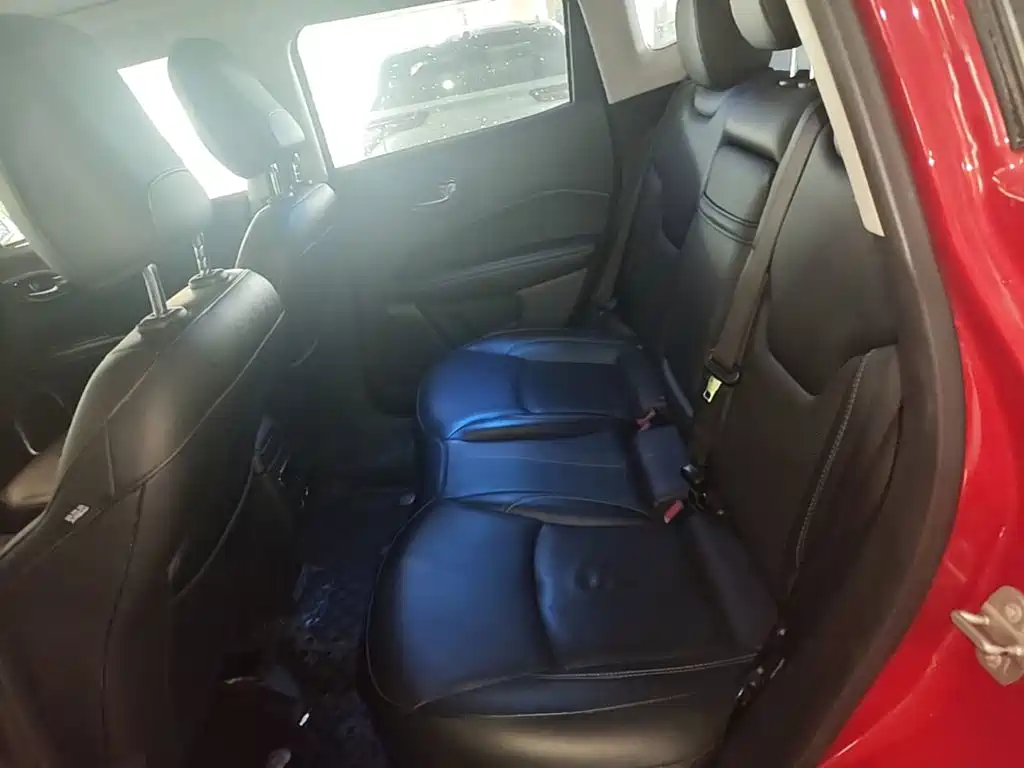 Jeep Compass 2018 — фото 17