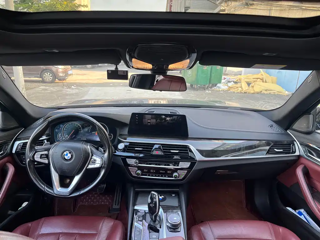 BMW 5 Series 2018 — фото 8