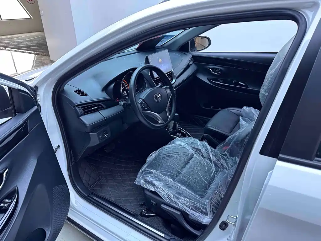 Toyota Yaris L 2022 — фото 9