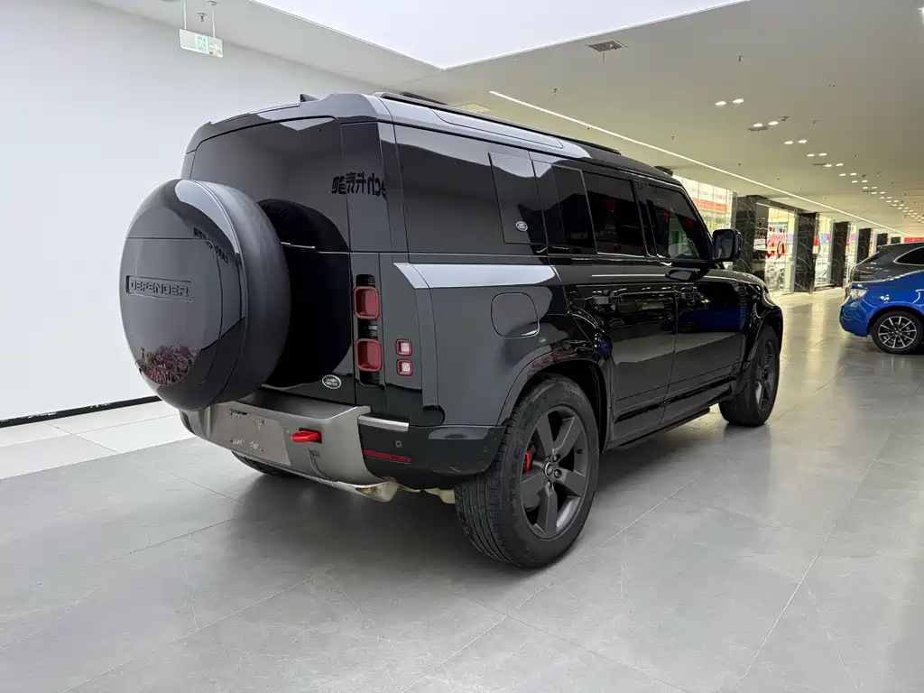 Land Rover Defender 2023 — фото 3