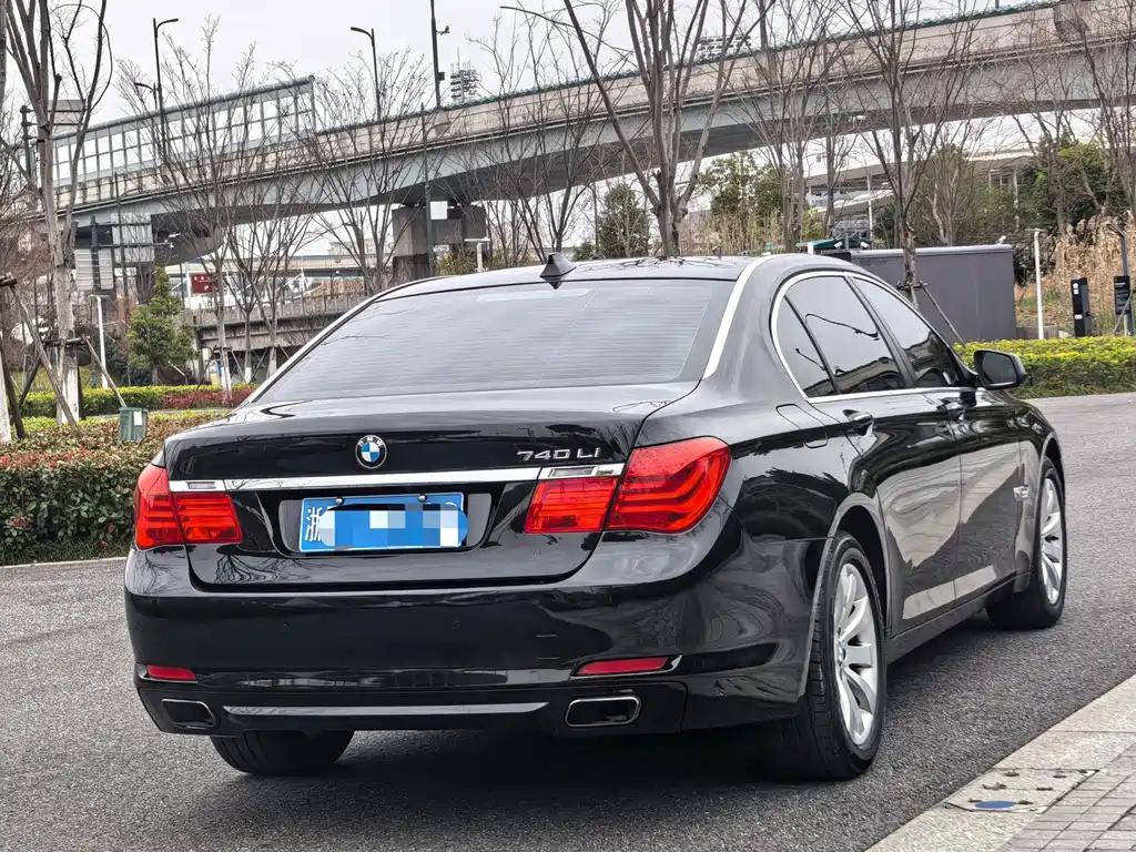 BMW 7 Series 2011 — фото 6