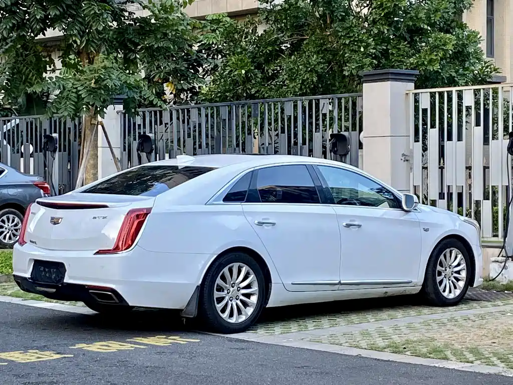 Cadillac XTS 2018 — фото 18