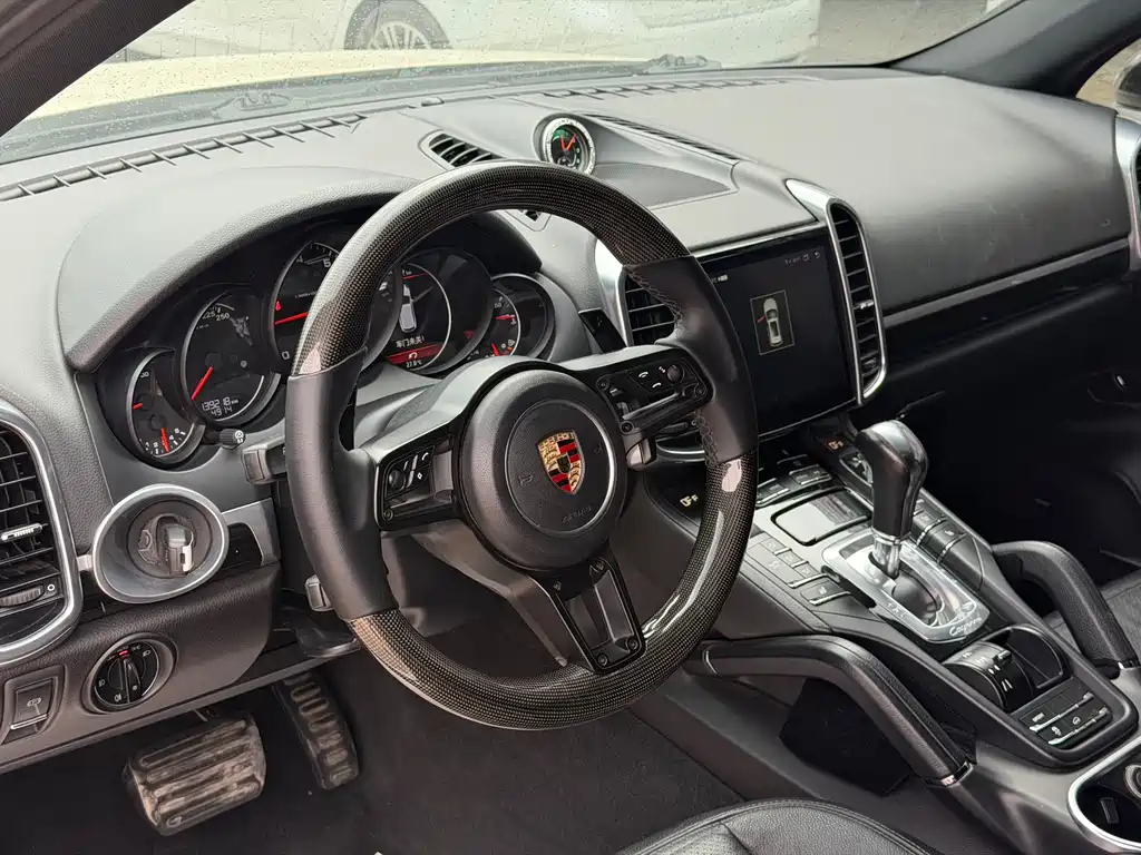 Porsche Cayenne 2017 — фото 10