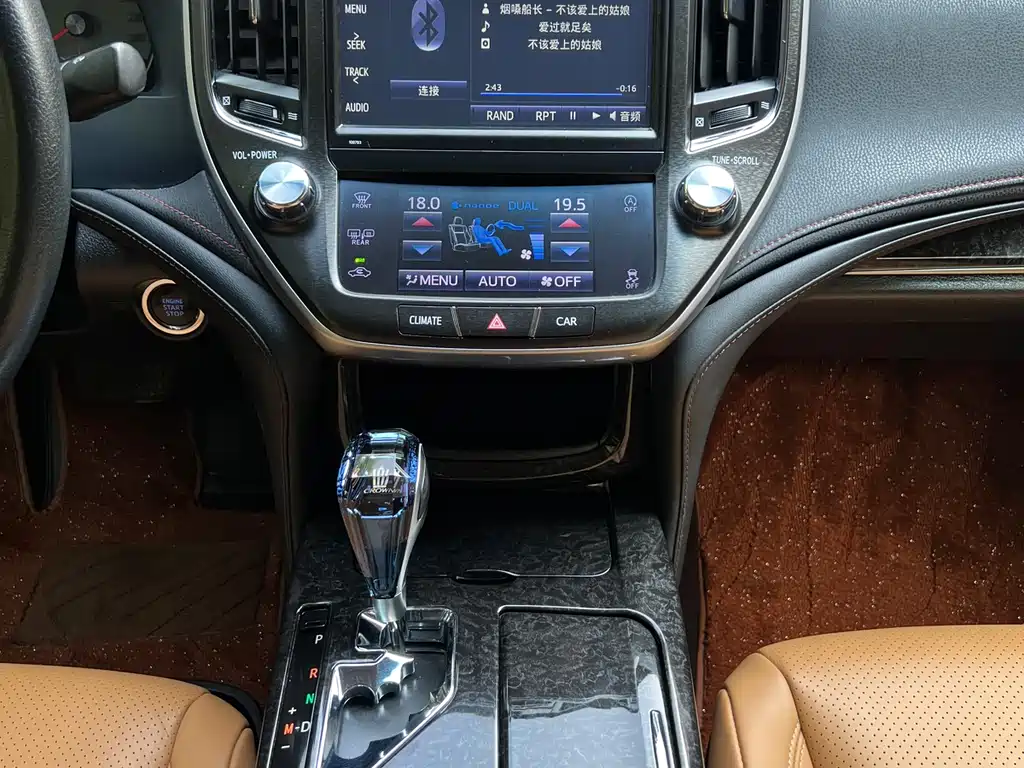 Toyota Crown 2019 — фото 12