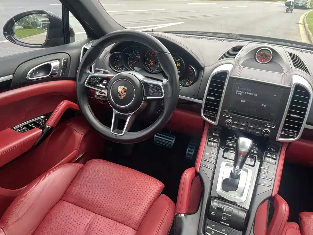 Porsche Cayenne 2017 — фото 16