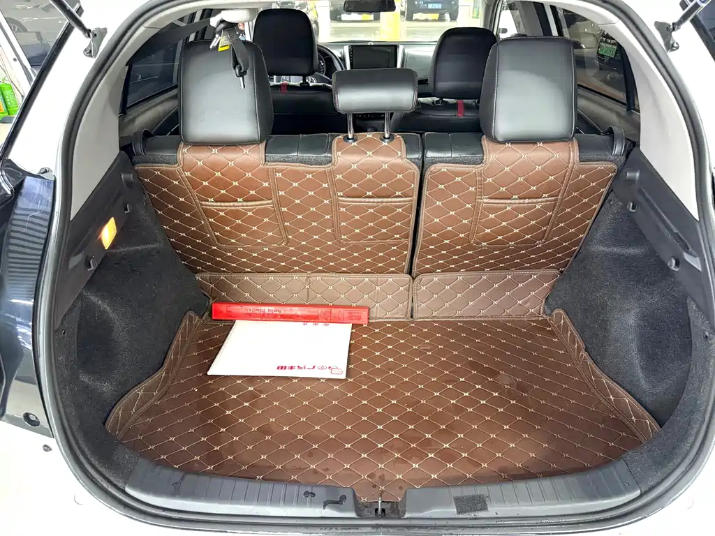 Toyota Yaris L 2022 — фото 9