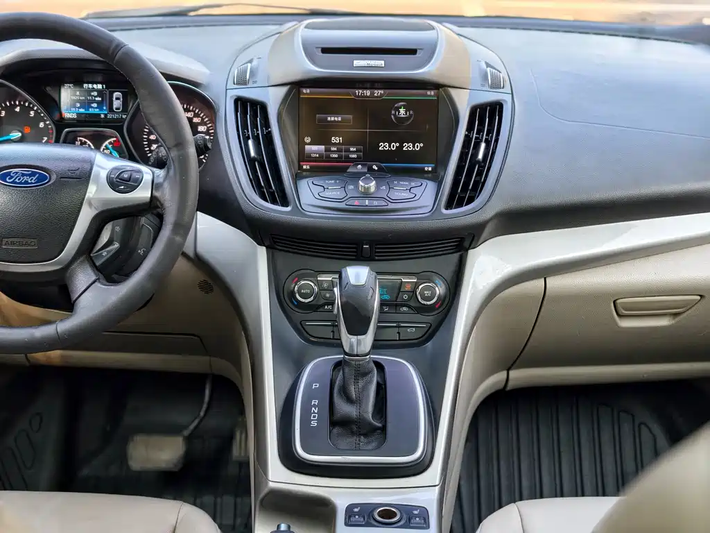 Ford Kuga 2013 — фото 12