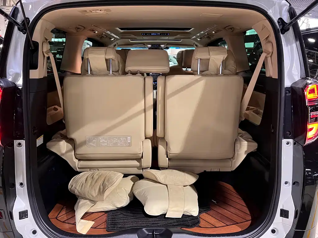 Toyota Vellfire 2022 — фото 13