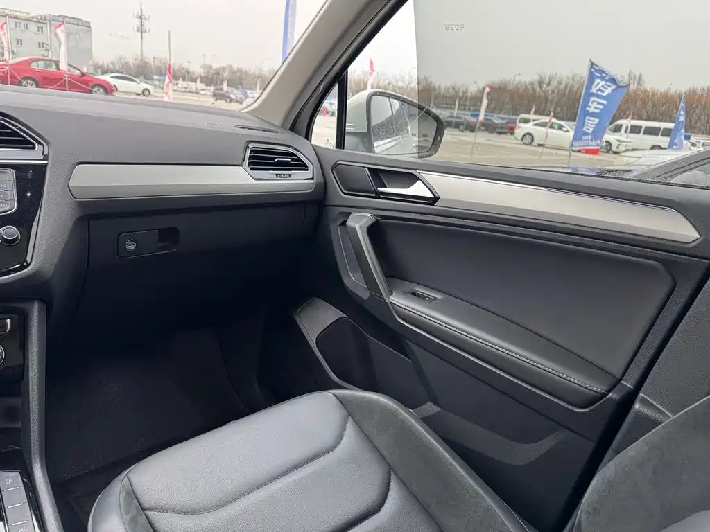 Volkswagen Tiguan L 2018 — фото 14