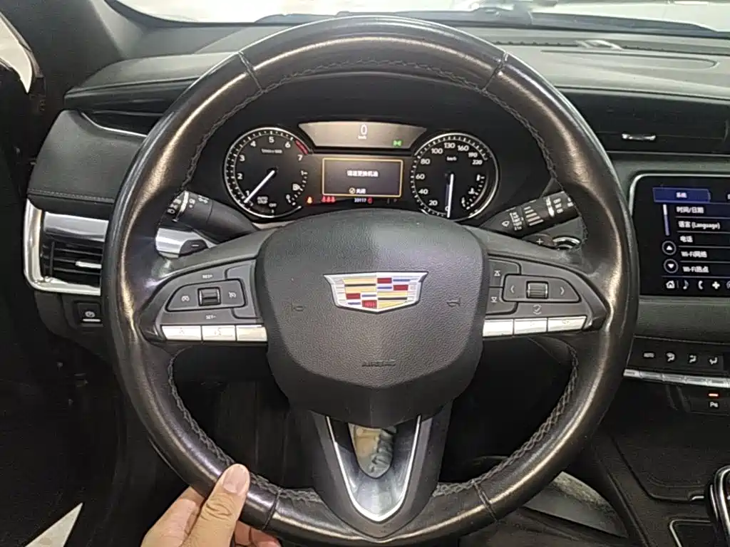 Cadillac XT4 2020 — фото 11