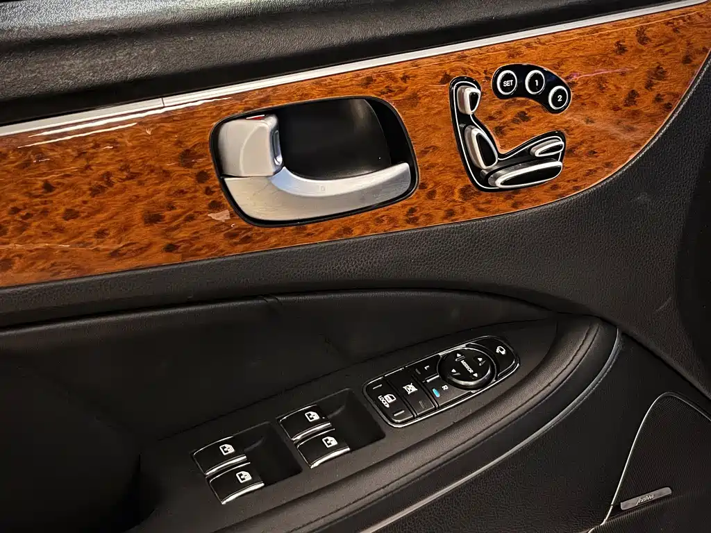 Hyundai Equus 2013 — фото 26