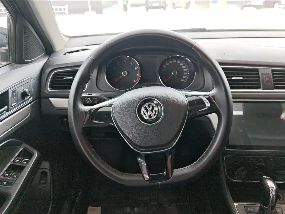 Volkswagen Lavida 2016 — фото 15