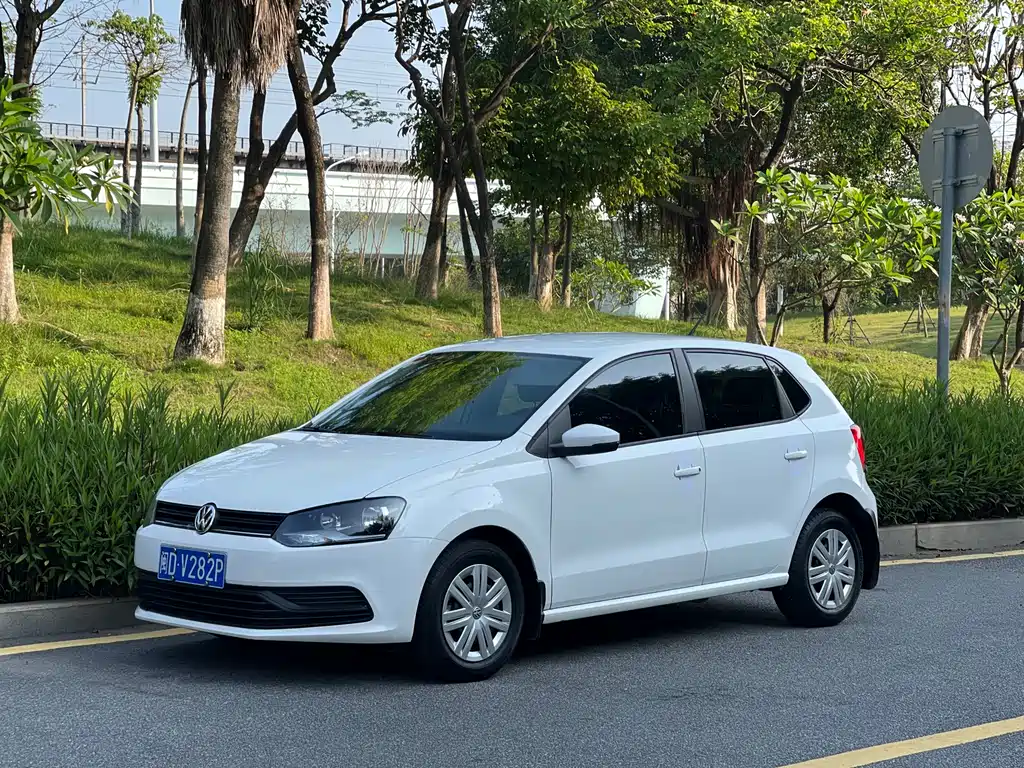 Volkswagen Polo 2016 — фото 1