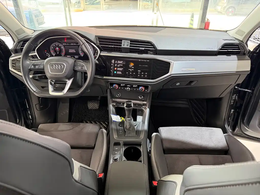 Audi Q3 2023 — фото 12