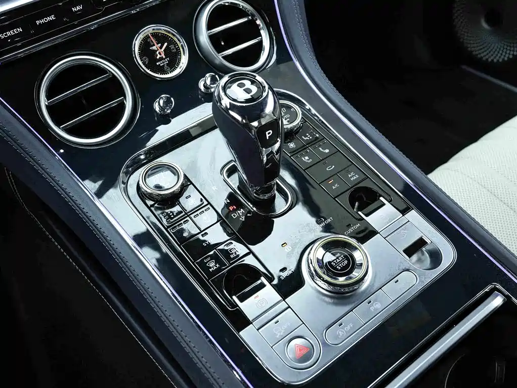 Bentley Continental 2023 — фото 10
