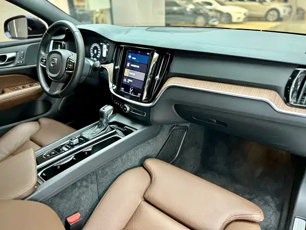 Volvo S60 2021