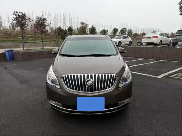 Buick GL8 2013