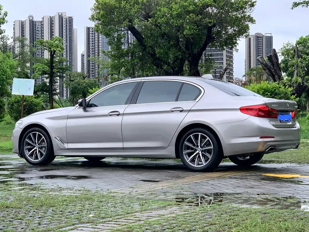 BMW 5 Series 2018 — фото 5